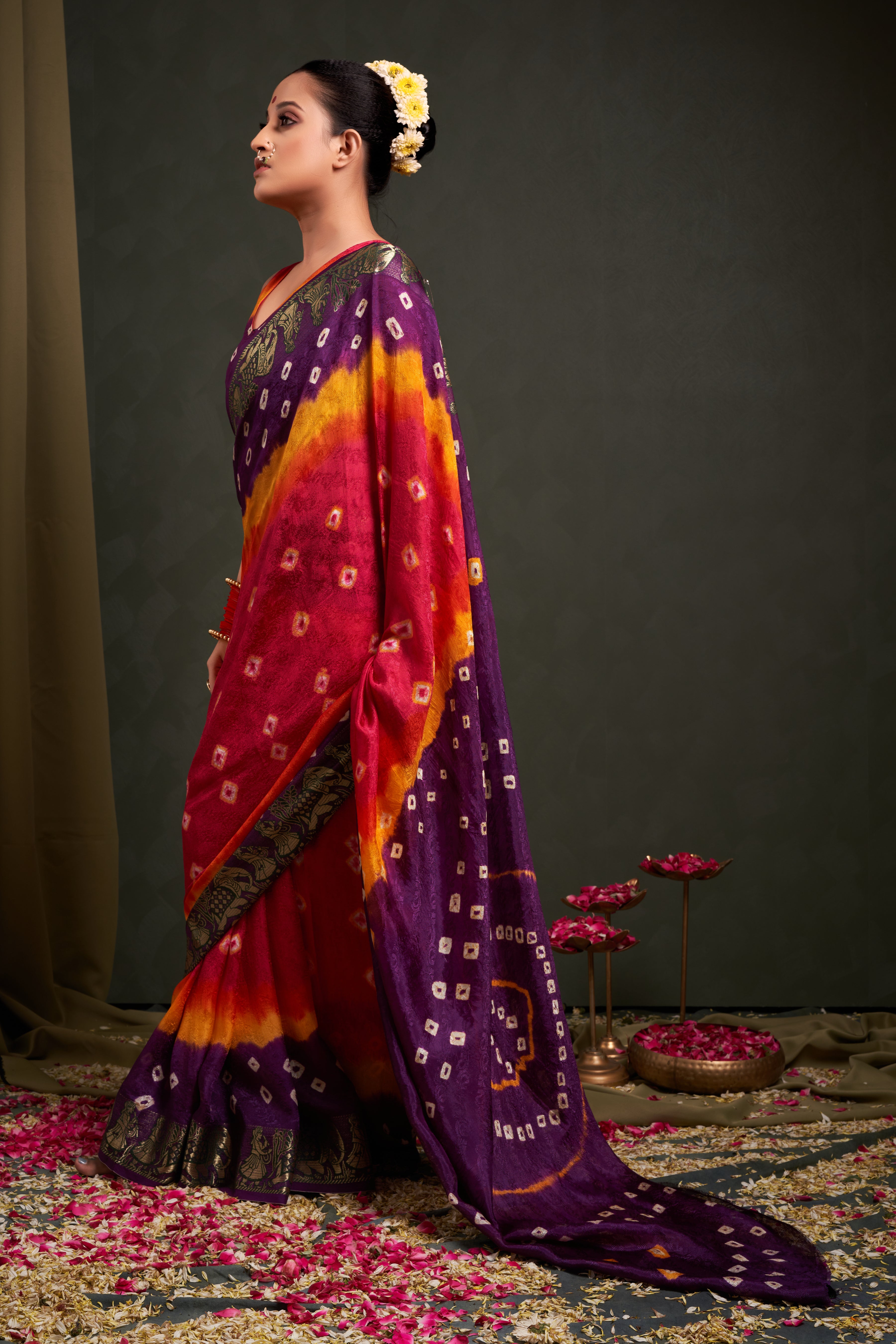 Delicate Petal Pink Jaquard Silk Bandhani Saree 4