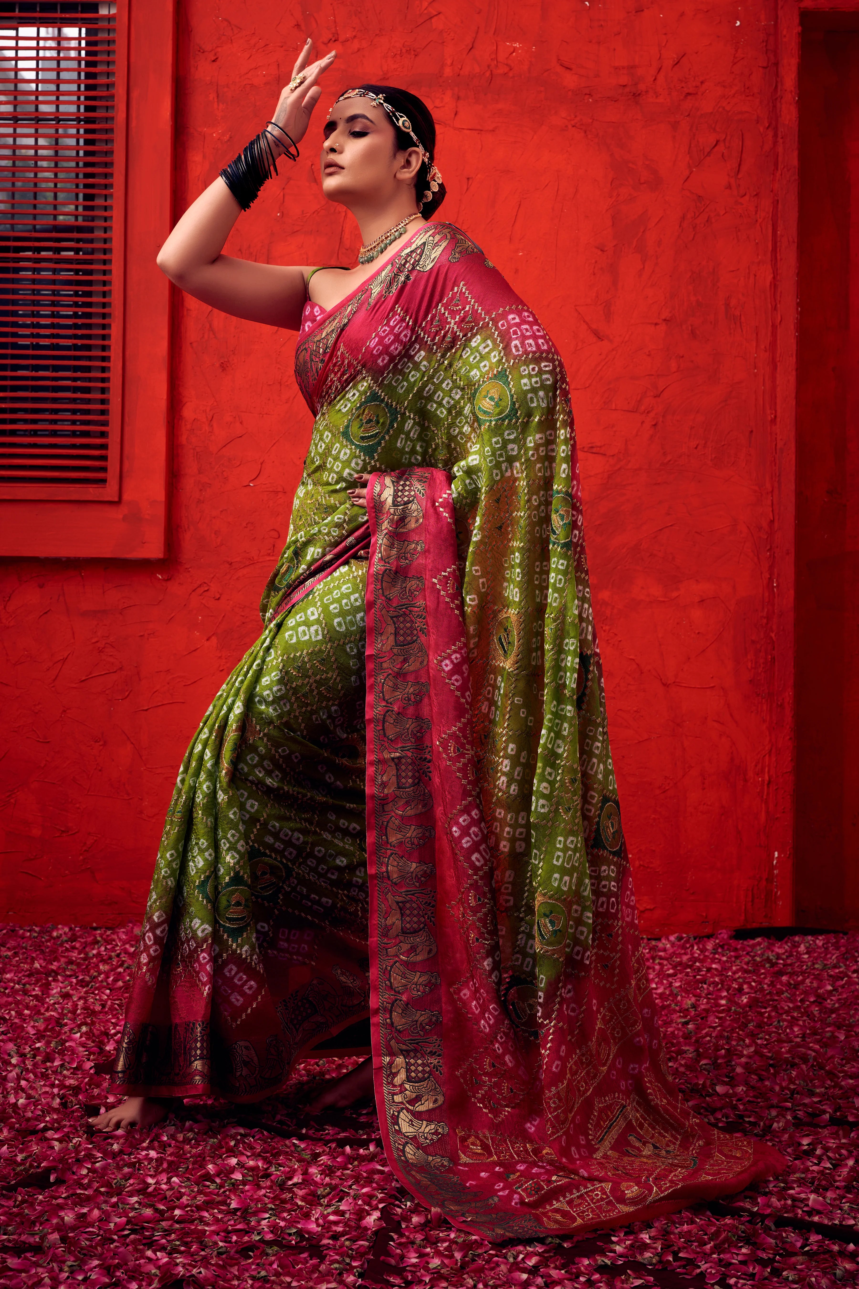 MehendiGreenJaquardSilkBandhaniWeddingSaree2.webp