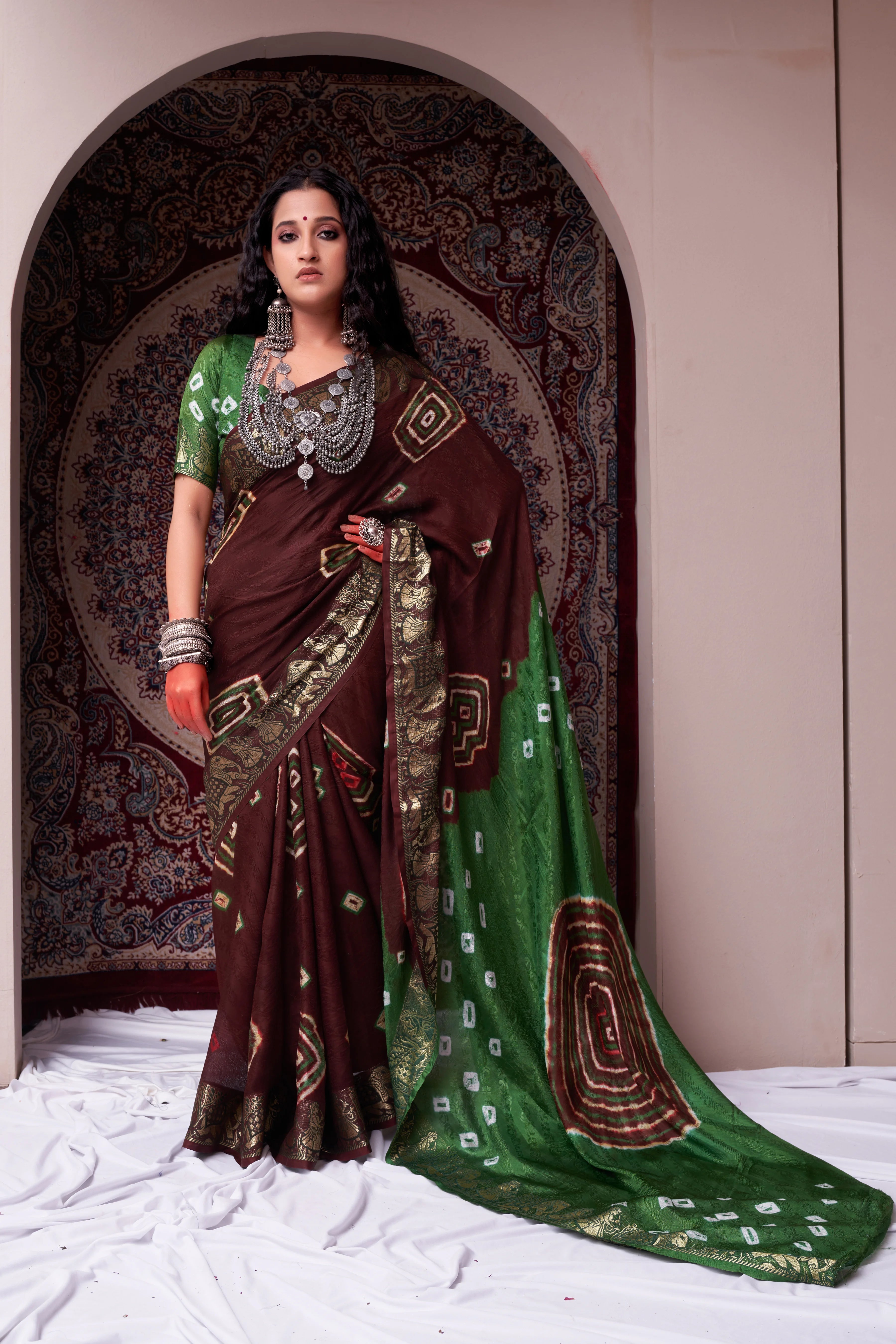 MochaBrownJaquardSilkBandhaniPartyWearSaree1.webp