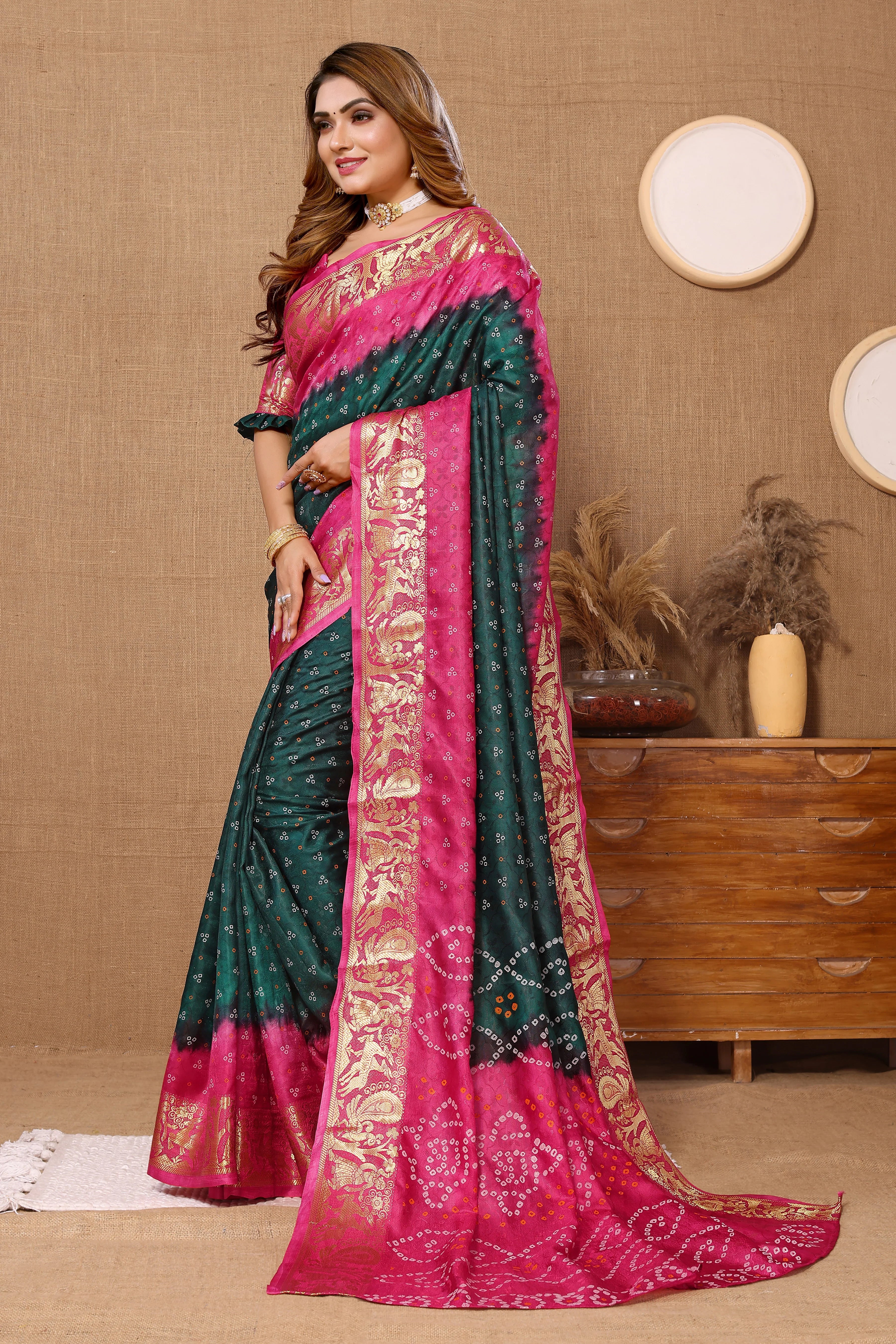 SplendidGreenJaquardSilkBandhejSaree2.webp