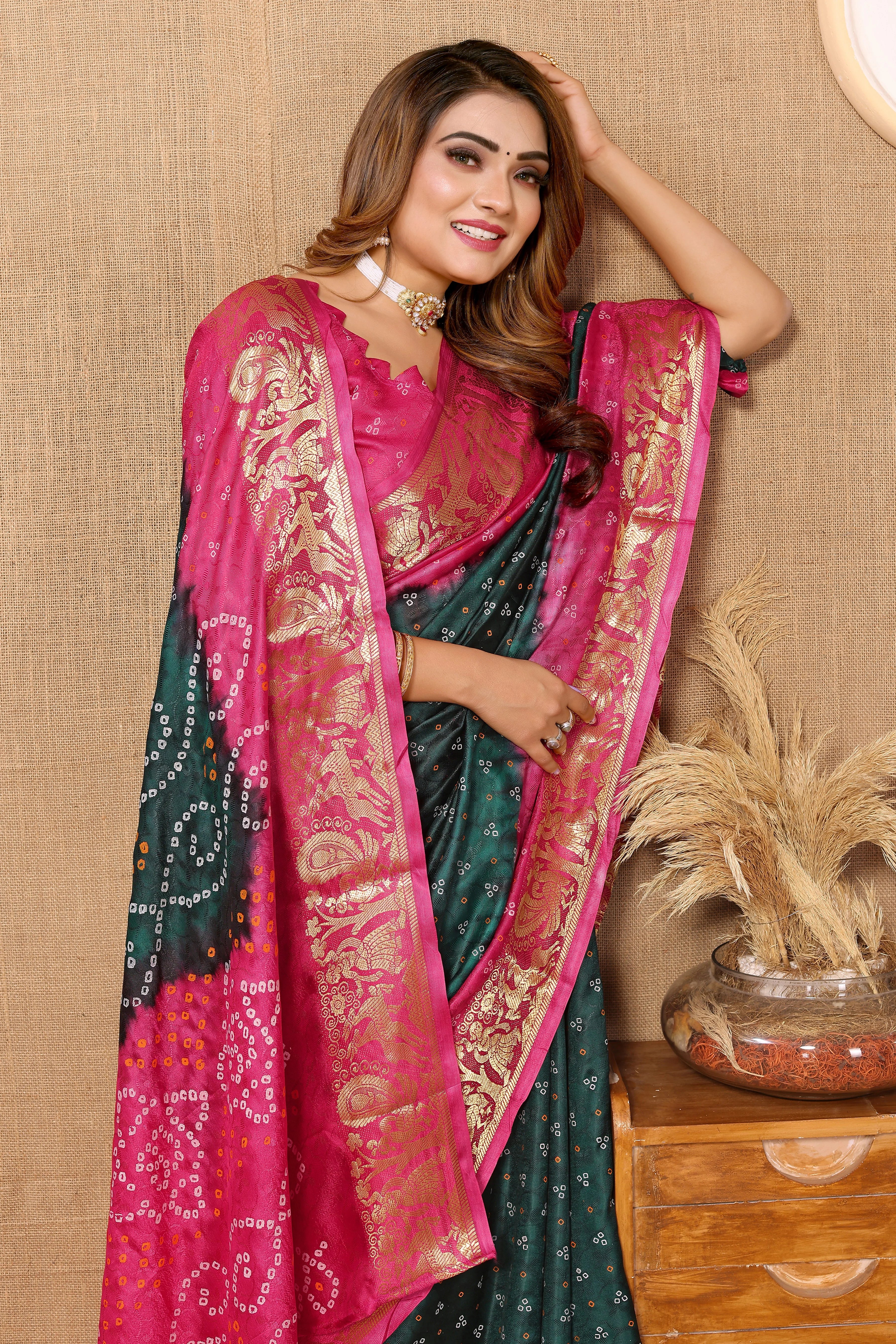 SplendidGreenJaquardSilkBandhejSaree4.webp