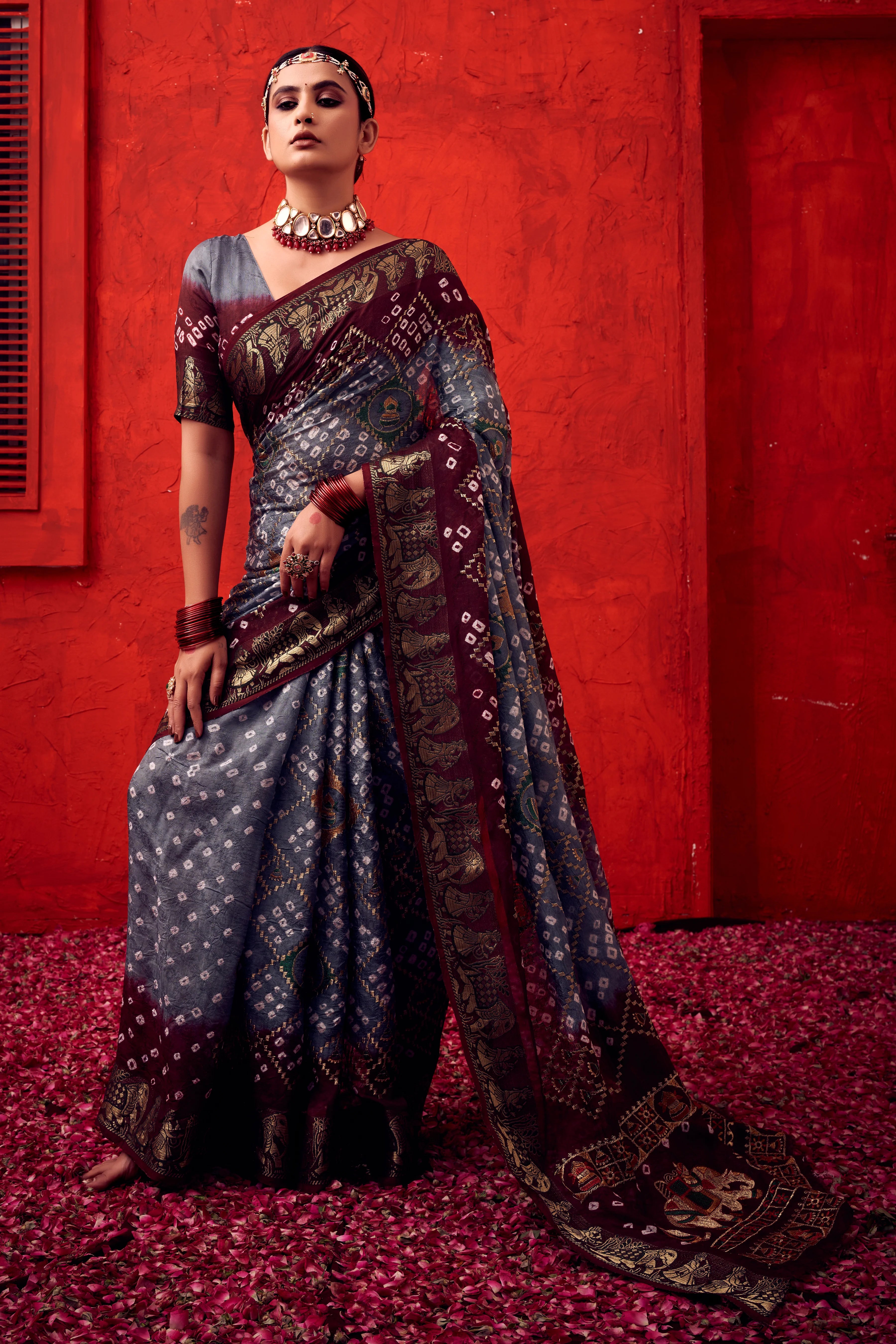 SteelGreyJaquardSilkBandhaniWeddingSaree4.webp